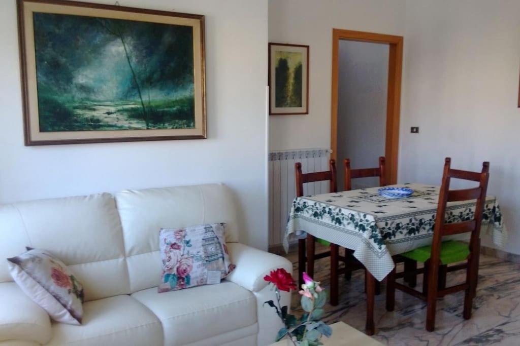 Girasole A Due Passi Dal Mare Apartment Minturno Exterior foto